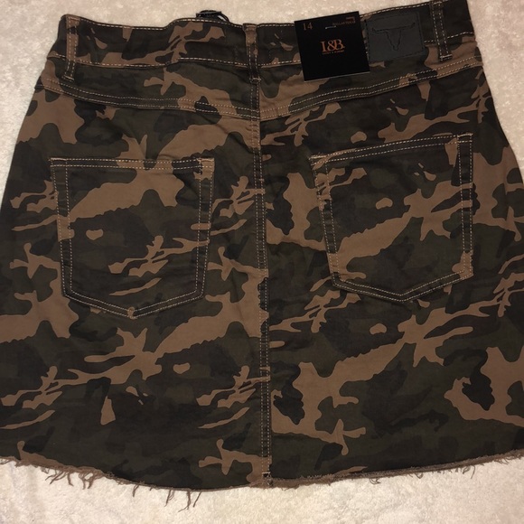 L&B Camo Print Mini Skirt Size 14 NWT - Picture 2 of 6